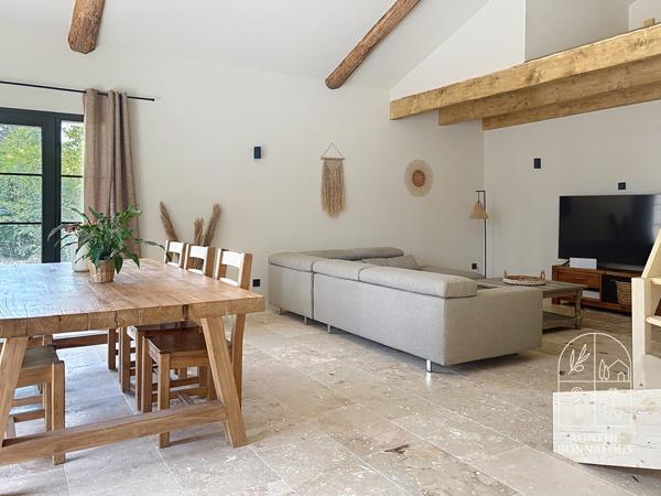 Mas Provençal d’Exception Entièrement Rénové – 1 Ha de Terrain, Piscine & Dépendance
