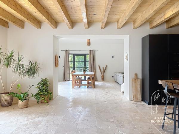 Mas Provençal d’Exception Entièrement Rénové – 1 Ha de Terrain, Piscine & Dépendance