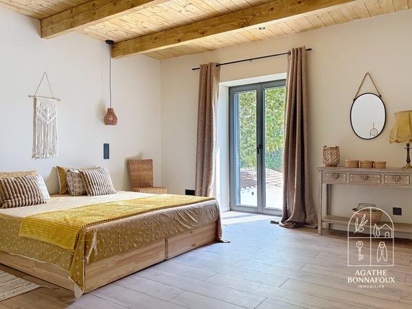 Mas Provençal d’Exception Entièrement Rénové – 1 Ha de Terrain, Piscine & Dépendance