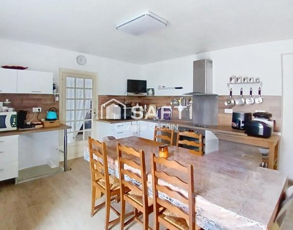 Maison avec 2 chambres. Possibilité de chambre au rez de chaussée