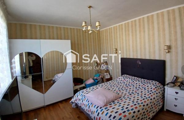 Maison avec 2 chambres. Possibilité de chambre au rez de chaussée