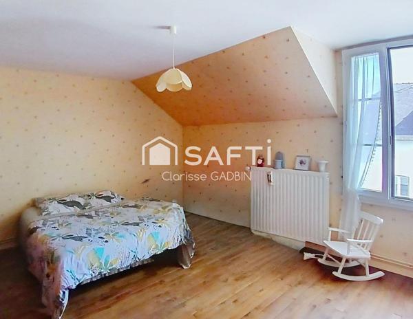 Maison avec 2 chambres. Possibilité de chambre au rez de chaussée