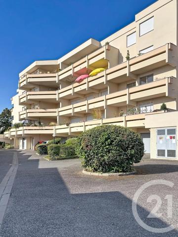Appartement F3 à vendre  3 pièces - 69,77 m 2   RIOM  - 63