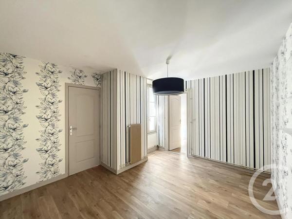 Appartement F3 à vendre  3 pièces - 69,77 m 2   RIOM  - 63