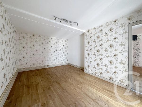 Appartement F3 à vendre  3 pièces - 69,77 m 2   RIOM  - 63