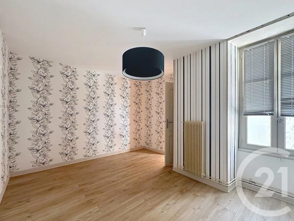 Appartement F3 à vendre  3 pièces - 69,77 m 2   RIOM  - 63