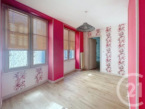 Appartement F3 à vendre  3 pièces - 69,77 m 2   RIOM  - 63