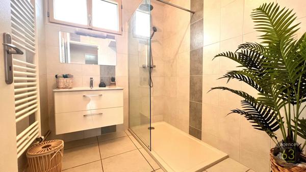 Maison de 167 m2 à Romagnat avec 5 chambres sur 504 m2 de terrain