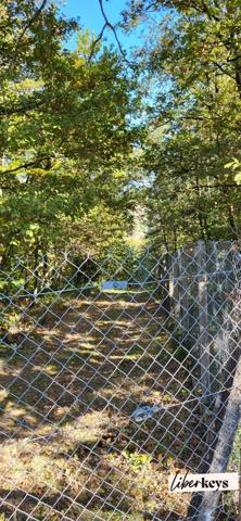 Rare à la vente – Parc clos de 8 hectares avec bâti cadastré, eau et électricité – Idéal élevage ou loisirs