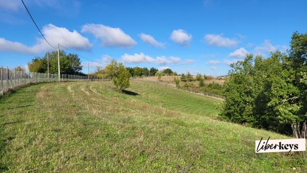 Rare à la vente – Parc clos de 8 hectares avec bâti cadastré, eau et électricité – Idéal élevage ou loisirs