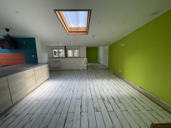 Maison de campagne de plain-pied avec terrain constructible de 2 000 m²