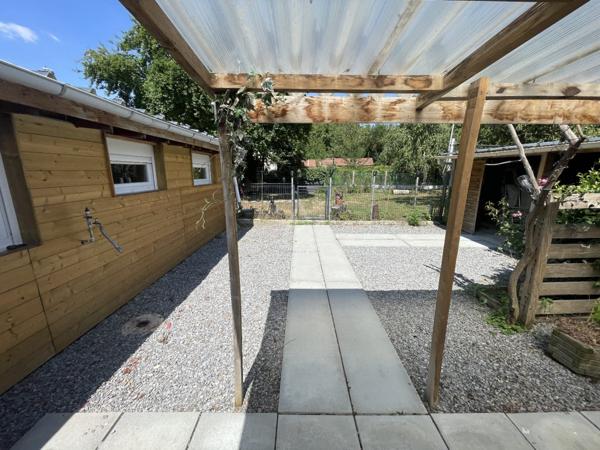 Maison de campagne de plain-pied avec terrain constructible de 2 000 m²