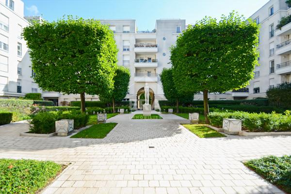 Appartement Issy Les Moulineaux 2 pièce(s) dernier étage avec Terrasse