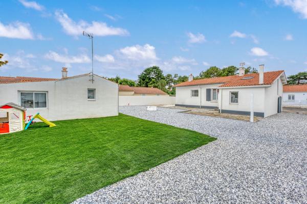 Vente
                Maison170 m² - 9 Pièces -
                    ST HILAIRE DE RIEZ (85270)