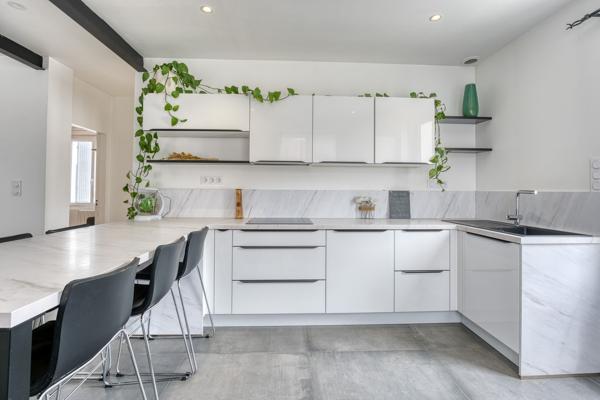 Vente
                Maison170 m² - 9 Pièces -
                    ST HILAIRE DE RIEZ (85270)