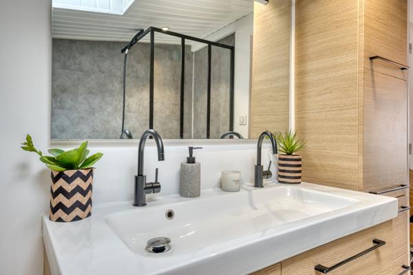 Vente
                Maison170 m² - 9 Pièces -
                    ST HILAIRE DE RIEZ (85270)