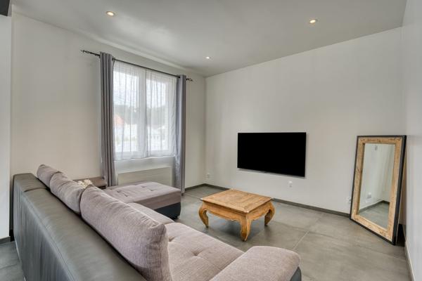Vente
                Maison170 m² - 9 Pièces -
                    ST HILAIRE DE RIEZ (85270)
