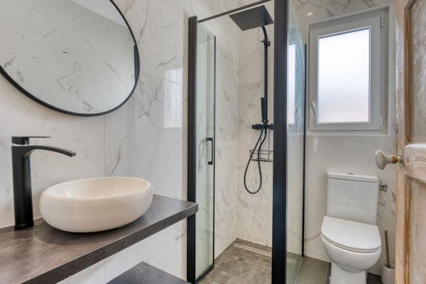 Vente
                Maison170 m² - 9 Pièces -
                    ST HILAIRE DE RIEZ (85270)