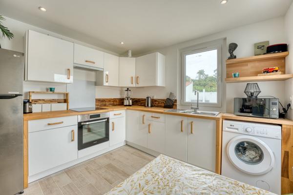 Vente
                Maison170 m² - 9 Pièces -
                    ST HILAIRE DE RIEZ (85270)