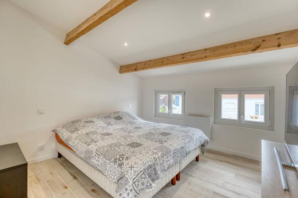 Vente
                Maison170 m² - 9 Pièces -
                    ST HILAIRE DE RIEZ (85270)