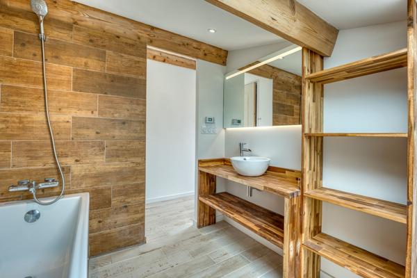 Vente
                Maison170 m² - 9 Pièces -
                    ST HILAIRE DE RIEZ (85270)