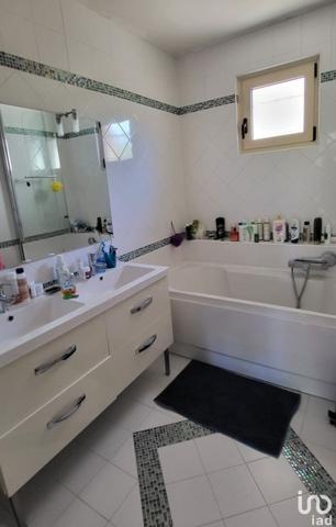 Maison 5 pièces de 116 m² à Saint-Genis-Laval (69230)