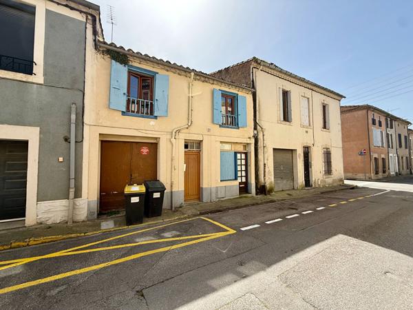 Carcassonne quartier des Capucins immeuble de rapport avec trois lots d'habitation caves cour et remise