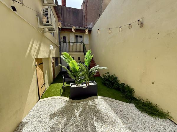 Carcassonne quartier des Capucins immeuble de rapport avec trois lots d'habitation caves cour et remise