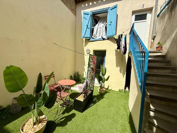 Carcassonne quartier des Capucins immeuble de rapport avec trois lots d'habitation caves cour et remise