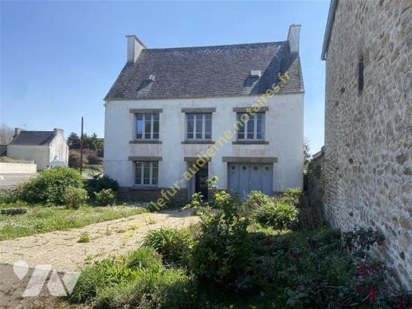 Maison en pierre de 1965 avec beau jardin plein Sud