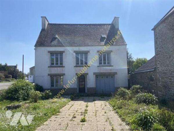 Maison en pierre de 1965 avec beau jardin plein Sud