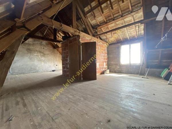 Maison en pierre de 1965 avec beau jardin plein Sud