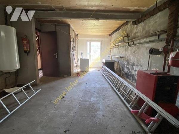 Maison en pierre de 1965 avec beau jardin plein Sud