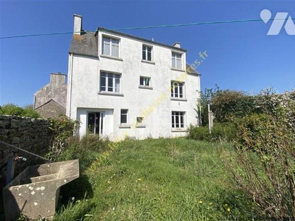 Maison en pierre de 1965 avec beau jardin plein Sud