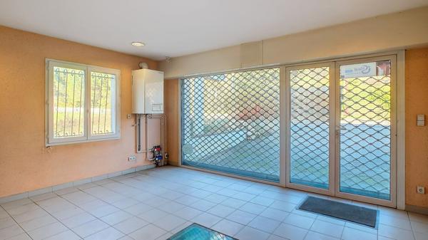 A vendre Local commercial 390 m2 à Clermont Dessous