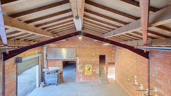 A vendre Local commercial 390 m2 à Clermont Dessous