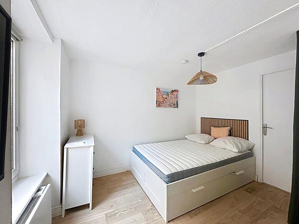 Studio meublé entièrement rénové à louer au coeur de la Bastide avec espace nuit séparé et cuisine équipée