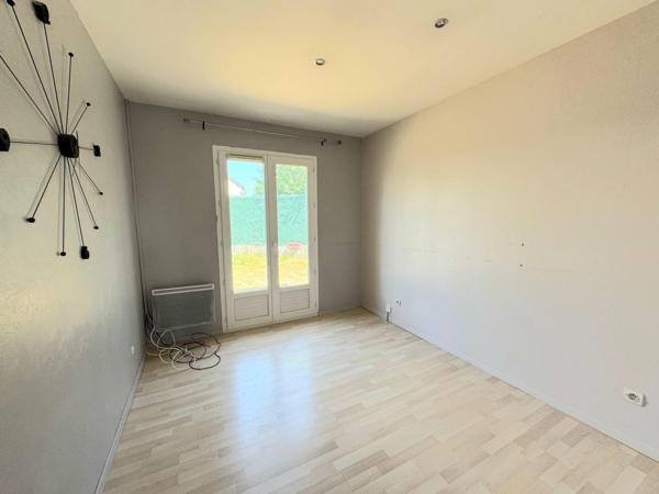 Maison individuelle de plain-pied 100 M2 - 4 chambres- 1035 m2 Terrain.