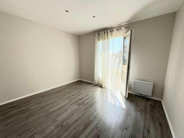 Maison individuelle de plain-pied 100 M2 - 4 chambres- 1035 m2 Terrain.