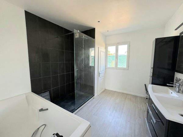 Maison individuelle de plain-pied 100 M2 - 4 chambres- 1035 m2 Terrain.