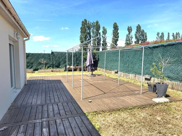 Maison individuelle de plain-pied 100 M2 - 4 chambres- 1035 m2 Terrain.