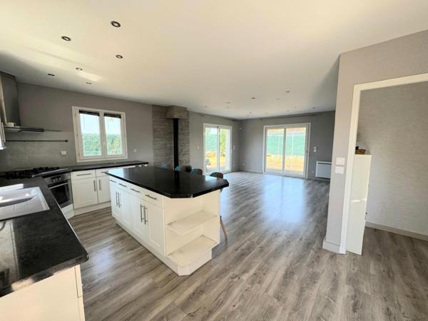 Maison individuelle de plain-pied 100 M2 - 4 chambres- 1035 m2 Terrain.