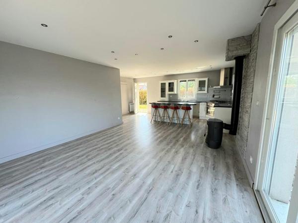 Maison individuelle de plain-pied 100 M2 - 4 chambres- 1035 m2 Terrain.