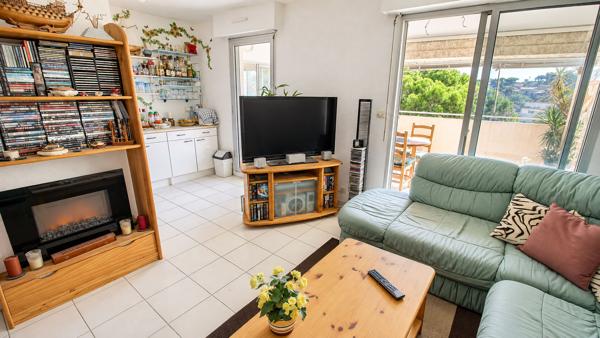 Beau Studio dernier étage avec grande terrasse
