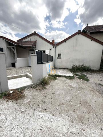 Bourges (18000) Charmante maison t2 avec terrasse et place de parking
