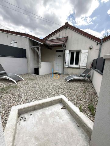 Bourges (18000) Charmante maison t2 avec terrasse et place de parking