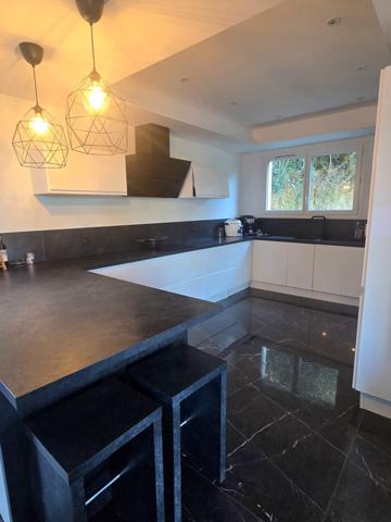 Aubagne (13400) Maison Contemporaine 190m2 sur 2000m2 vue degagée