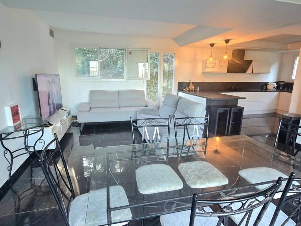 Aubagne (13400) Maison Contemporaine 190m2 sur 2000m2 vue degagée