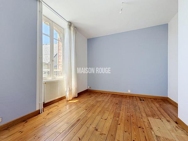 Maison en pierre rénovée avec gîte indépendant à vendre à Binic dans un environnement calme proche du centre