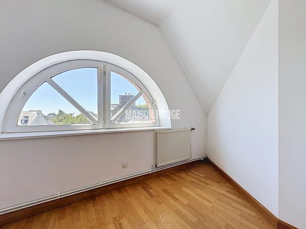 Maison en pierre rénovée avec gîte indépendant à vendre à Binic dans un environnement calme proche du centre